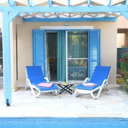 فيلة Village Polis