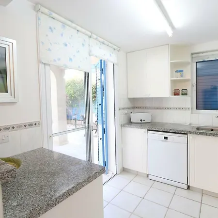 Village فيلة Polis